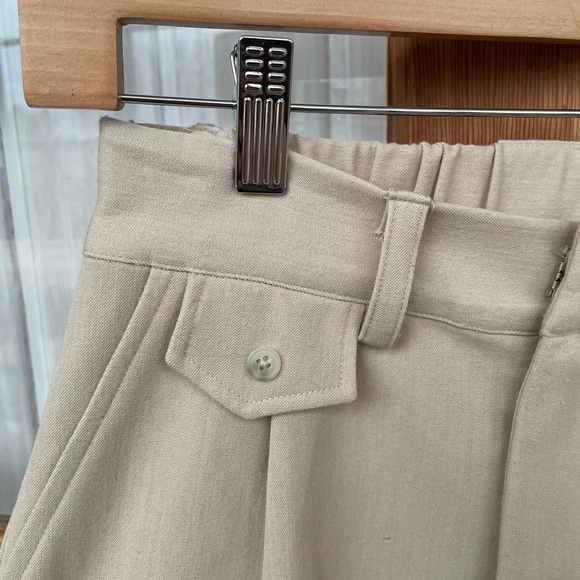 Kimberly Taylor Pleated Shorts - Picture 2 of 7